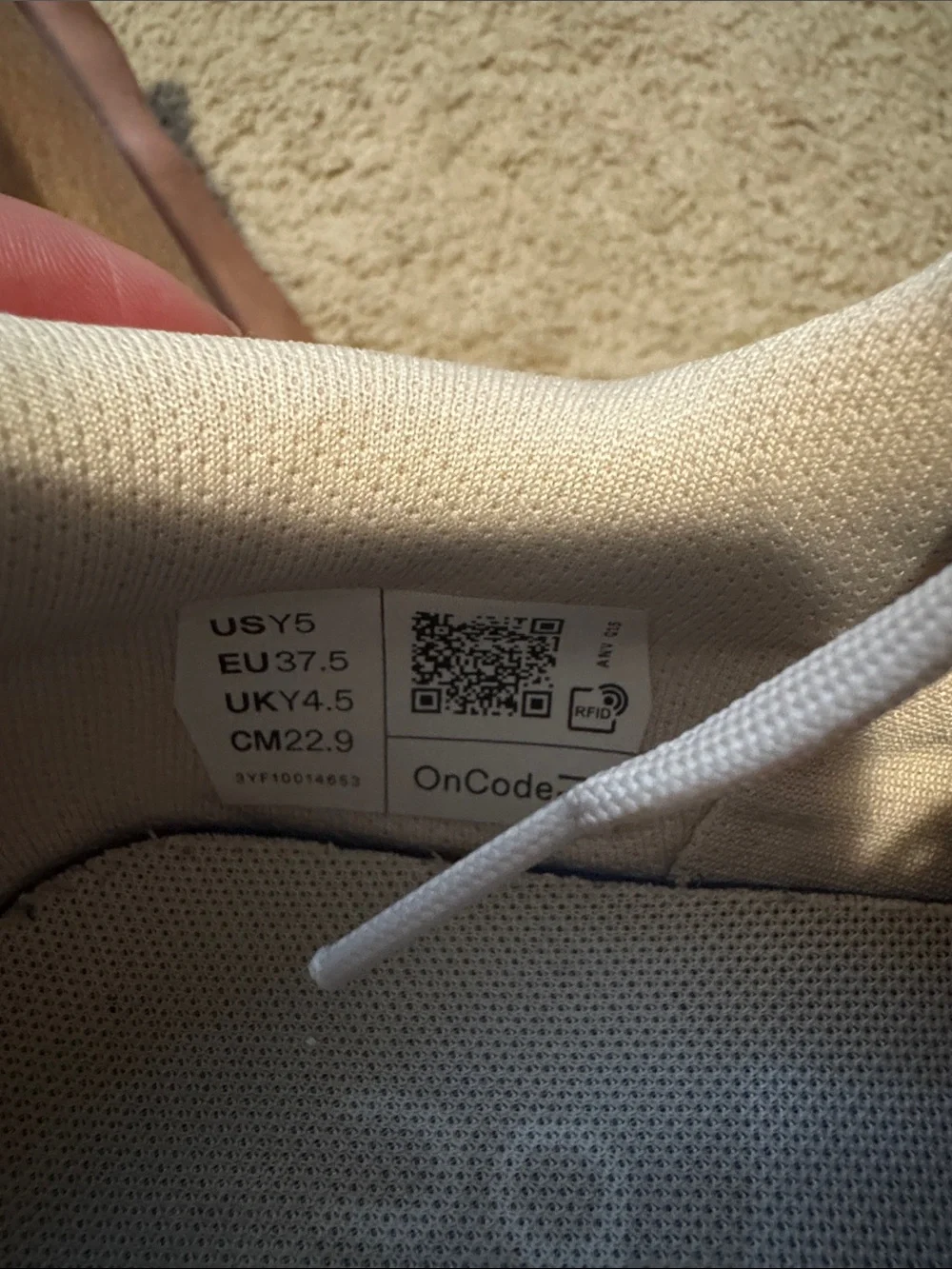 On Running youth Sneakers in Light Beige and White